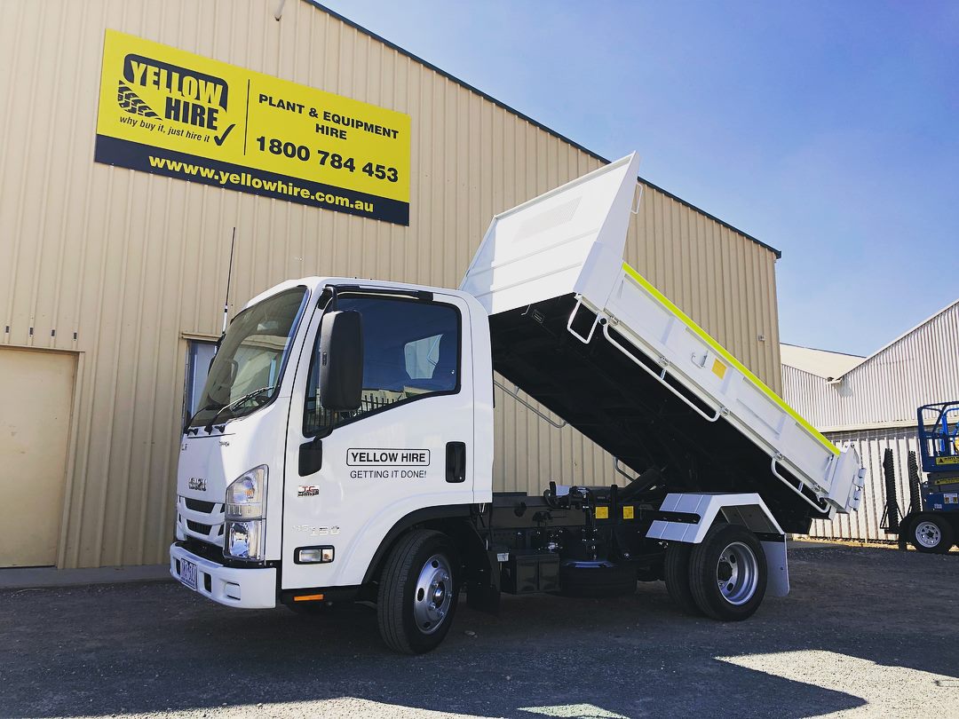What's the Difference Between Articulated and Rigid Dump Trucks? Yellow Hire